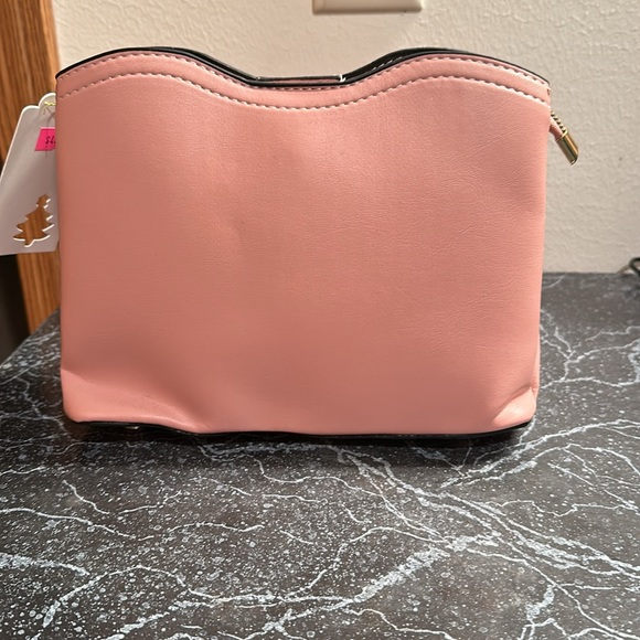 NWT darling pink purse with butterfly accent - Picture 2 of 6